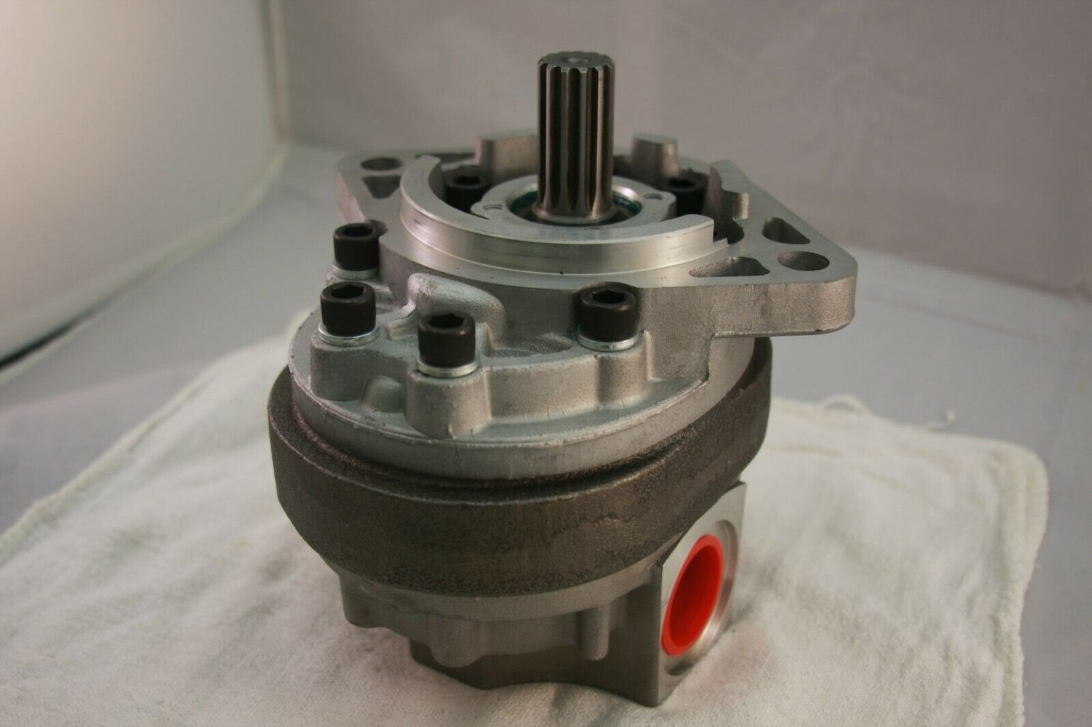 CASE D41390 BACKHOE HYDRAULIC GEAR PUMP